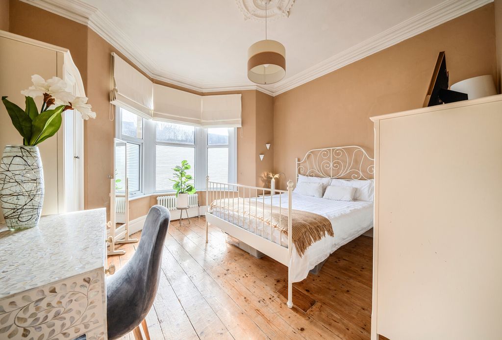 Property photo 3 of 13 1431217-18-69Be69...