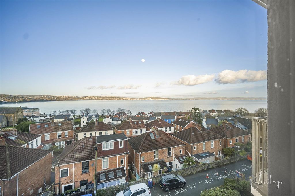 Property photo 3 of 24 18-P1041496.Jpg