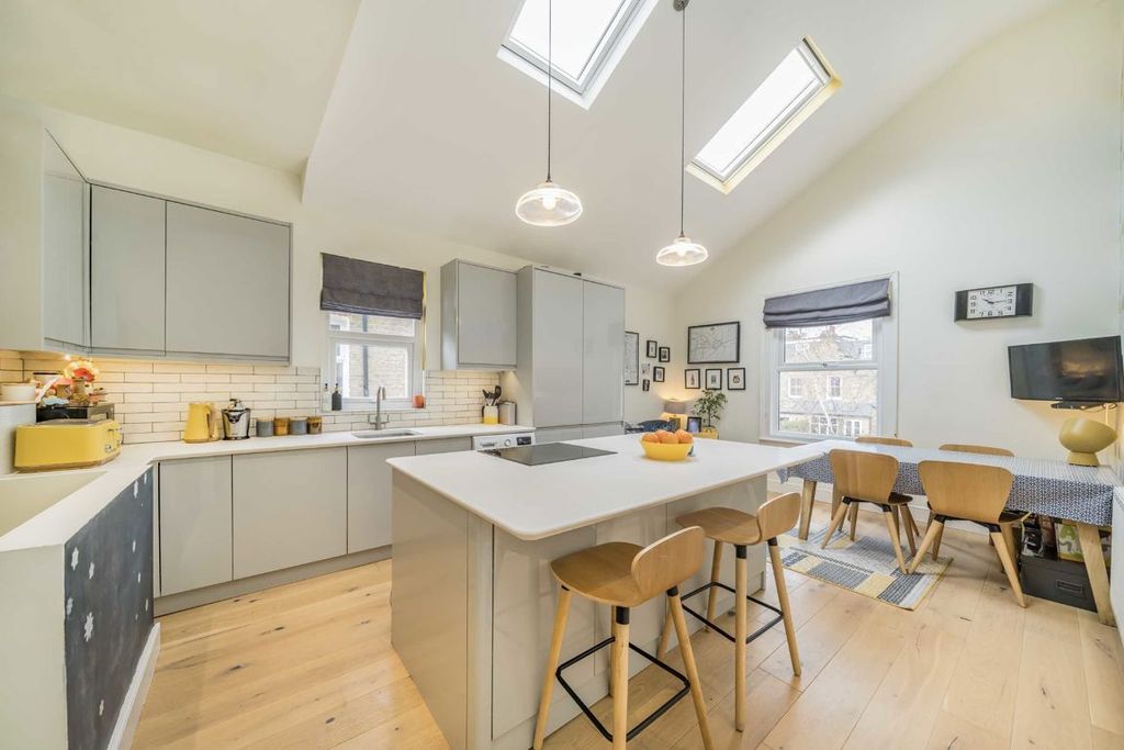 Property photo 3 of 8