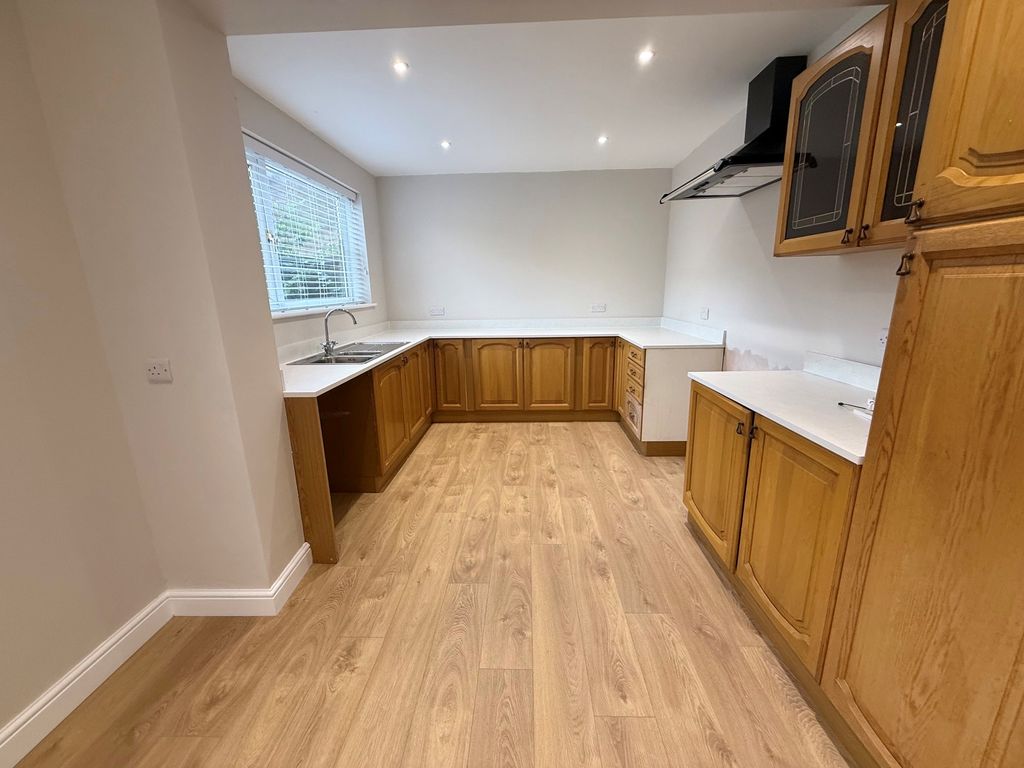 Property photo 3 of 20 Kitchen