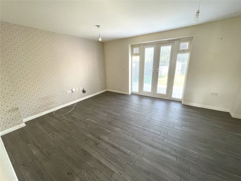 Property photo 3 of 11 Picture No. 15