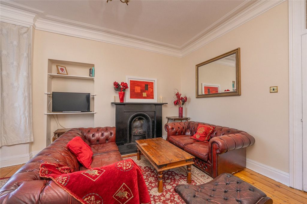 Property photo 3 of 22 Lounge Alt