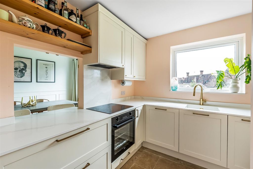 Property photo 1 of 24 8-Oakleigh-Court-10.Jpg