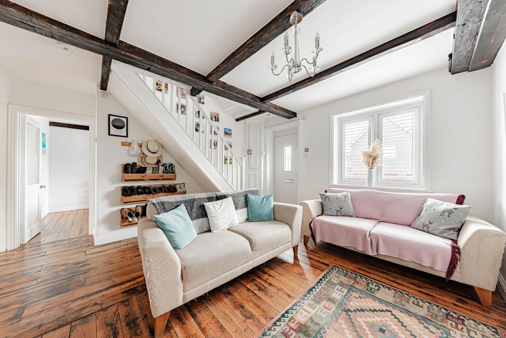 Property photo 2 of 32 Living Room