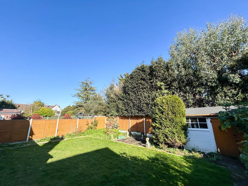 Property photo 2 of 33