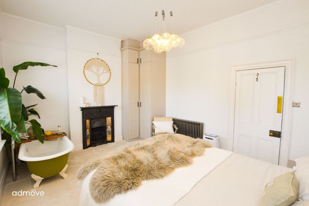 Property photo 3 of 33 Photo 5