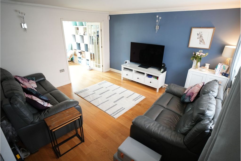 Property photo 2 of 17 Living Room