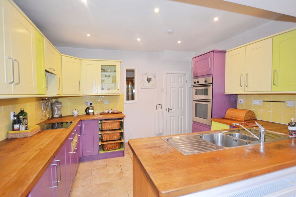 Property photo 2 of 26 cc4979c1-Kitchen