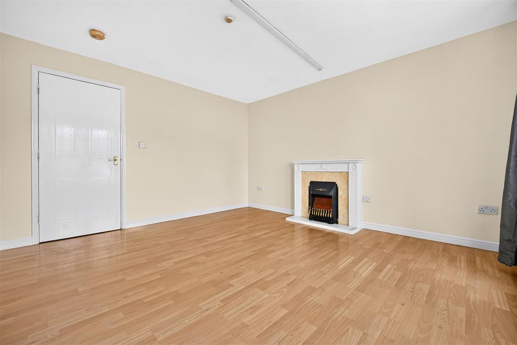 Property photo 3 of 11 0-5.Jpg