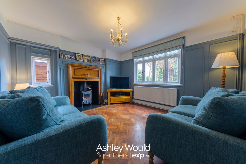 Property photo 2 of 23