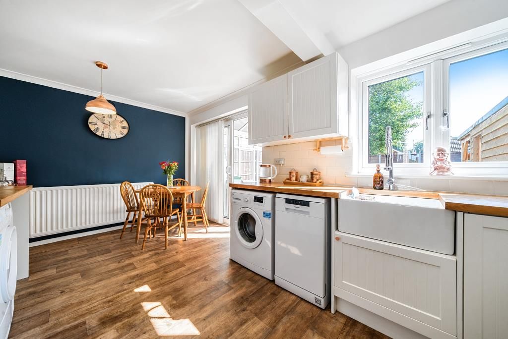 Property photo 3 of 16 Kitchen