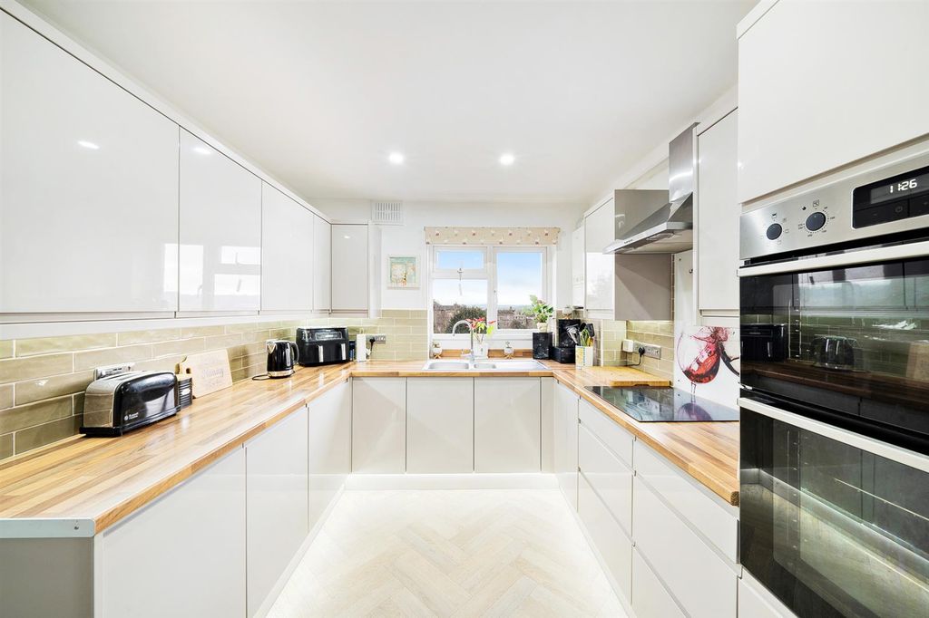 Property photo 3 of 14 Kitchen 1.Jpg