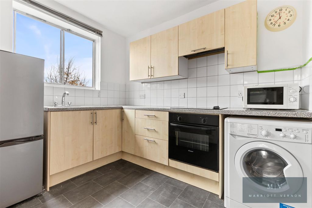 Property photo 3 of 11 Lloyd House 14 MV-3.Jpg