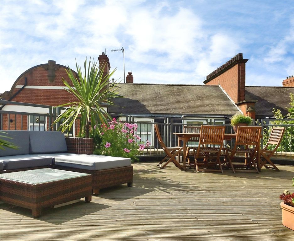 Property photo 2 of 11 Terrace