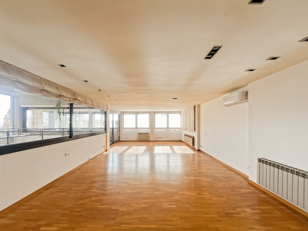 Property photo 2 of 38