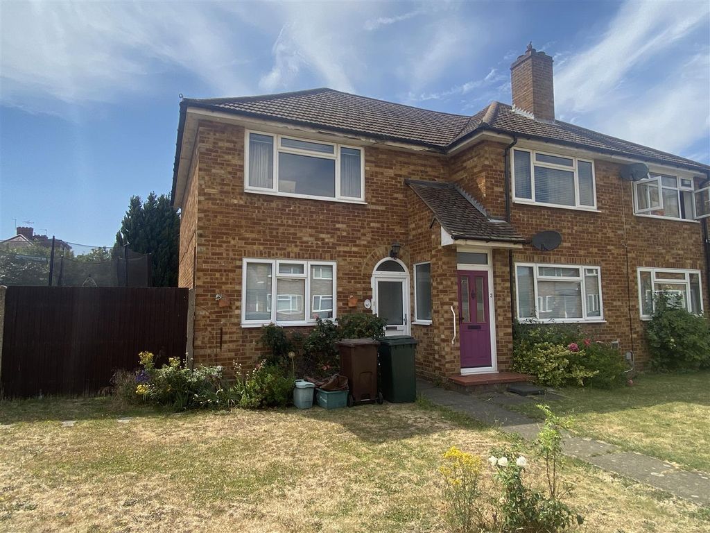 Property photo 1 of 9 1 Manns Close Exterior 2.Jpeg