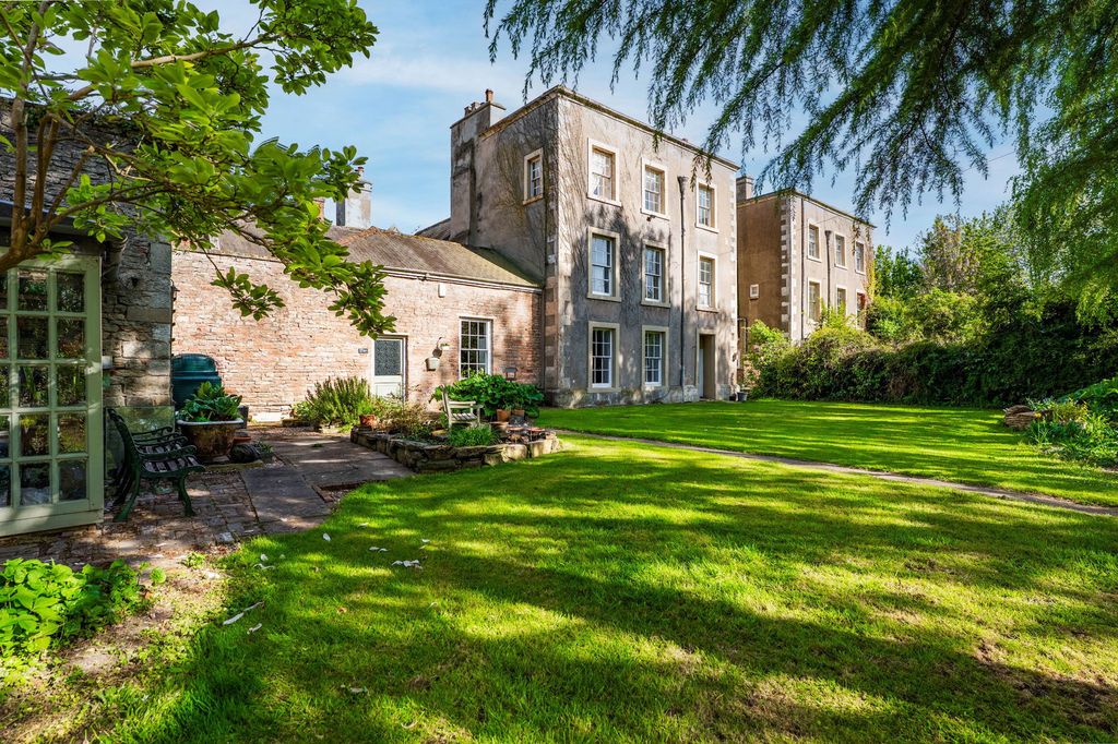 Property photo 1 of 52