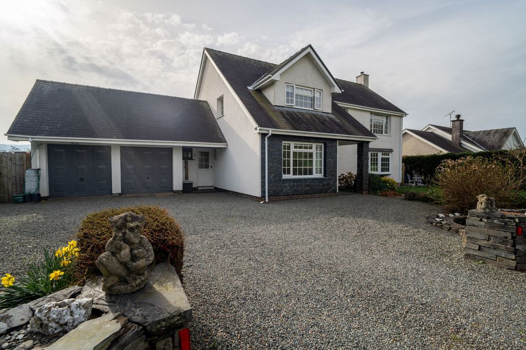 Property photo 1 of 40