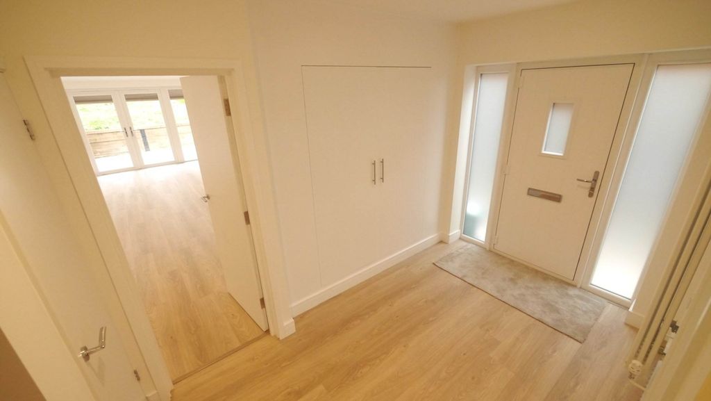 Property photo 2 of 28