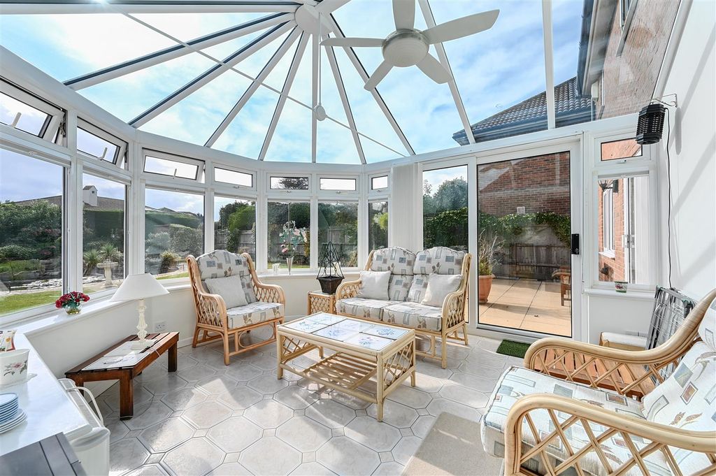 Property photo 3 of 47 11 Hartfield Road (12).Jpg