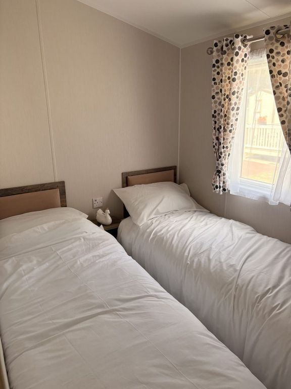 Property photo 3 of 6 Malton 5