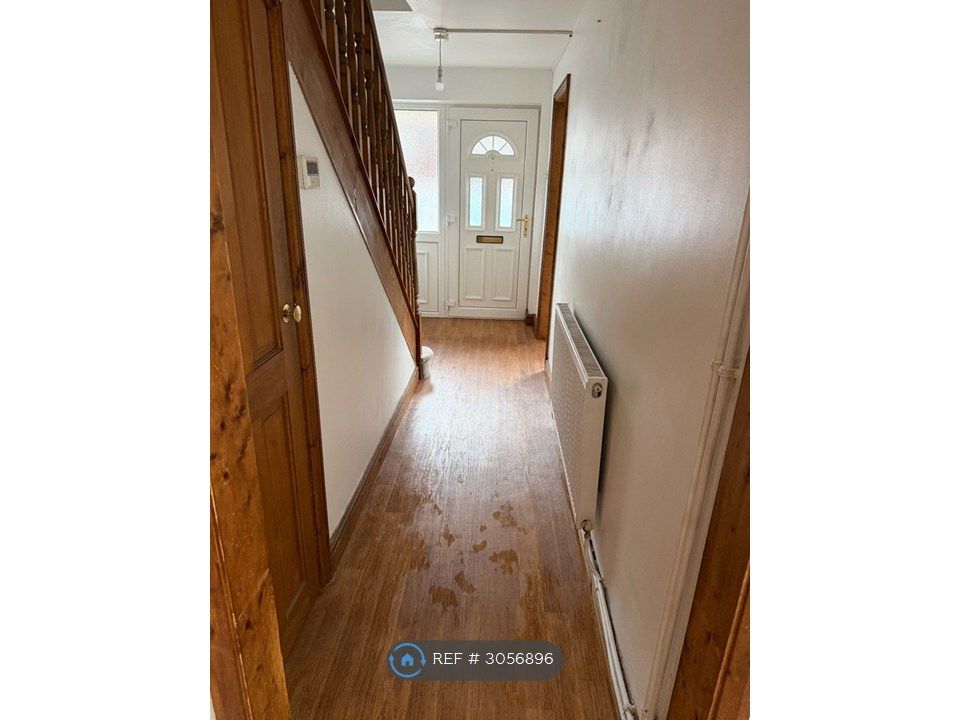 Property photo 3 of 19 Hallway