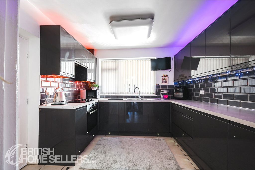 Property photo 3 of 19 Picture No. 15