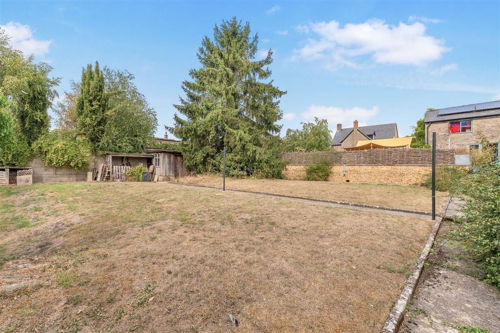 Property photo 2 of 15 11 Worton Road, Middle Barton-14.Jpg