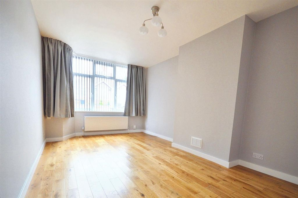 Property photo 2 of 16 Gillsway