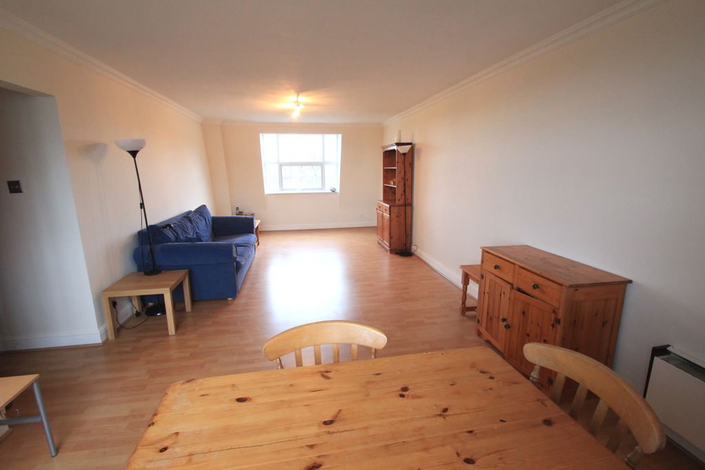 Property photo 3 of 9 Lounge