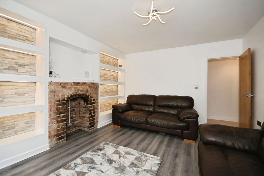 Property photo 3 of 17 Photo