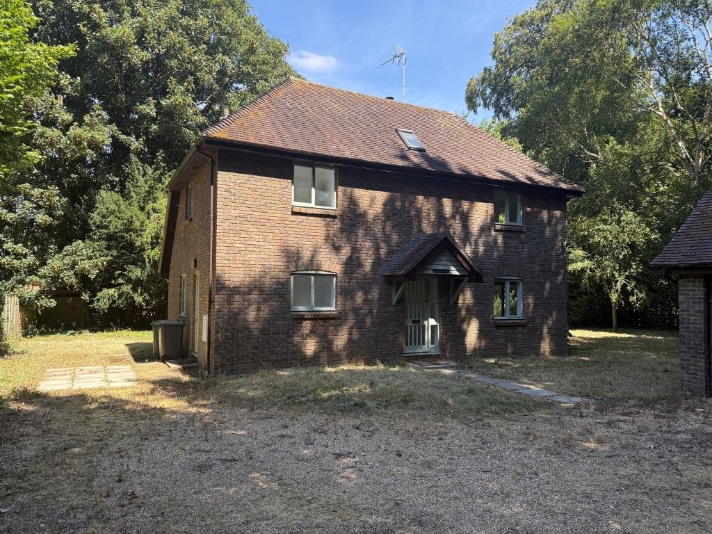 Property photo 1 of 9 Front View Of Detached House