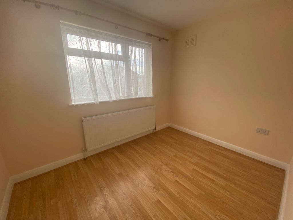 Property photo 3 of 6 Gallery