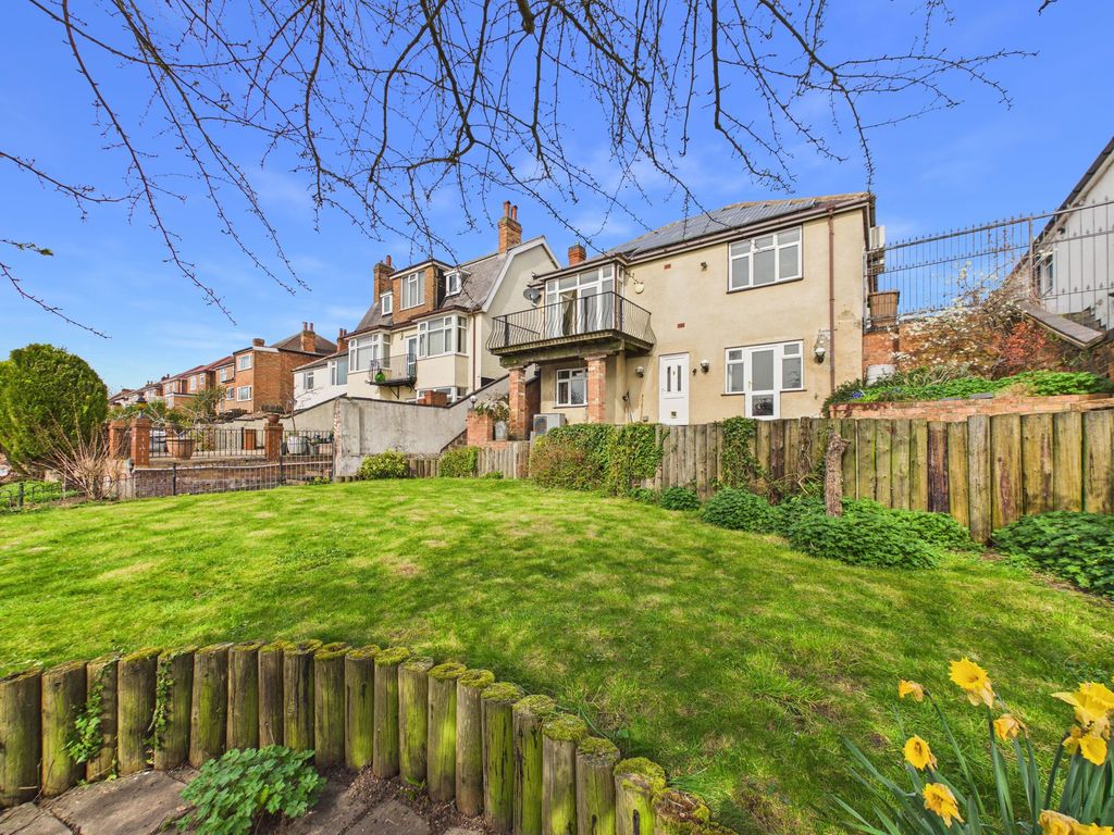 Property photo 2 of 25 Rear Garden