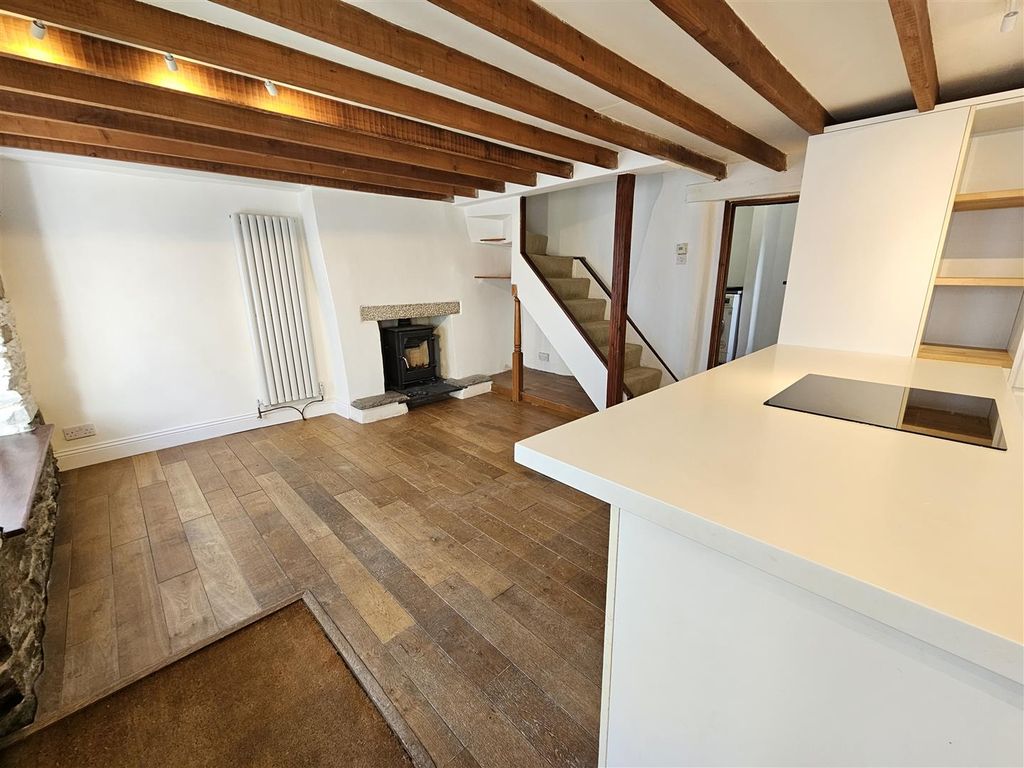 Property photo 3 of 21 Sitting Room.Jpg