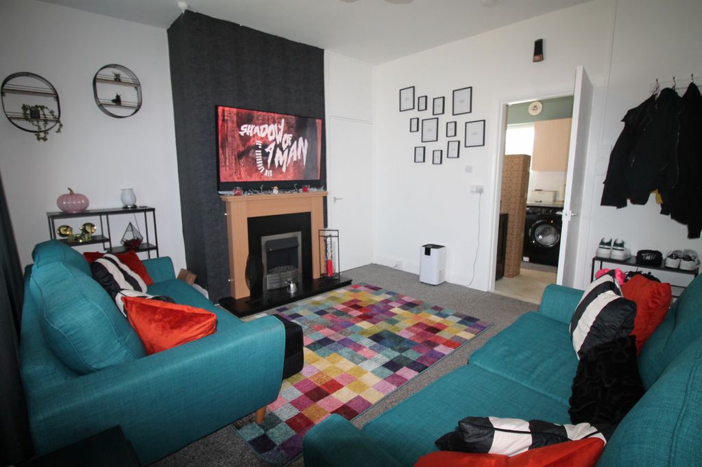 Property photo 2 of 10 Living Room (2)