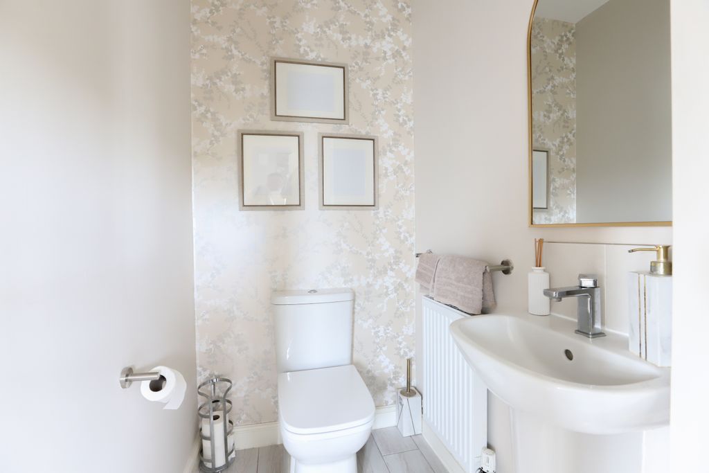 Property photo 2 of 19 Ground Floor WC