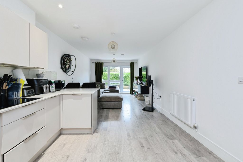 Additional image 17 of 2 bed flat for saleFairdene Road, Coulsdon CR5