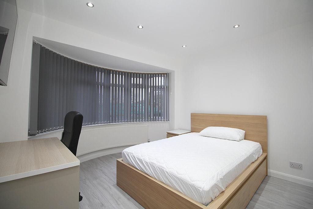 Property photo 2 of 23 Bed And Bay Window