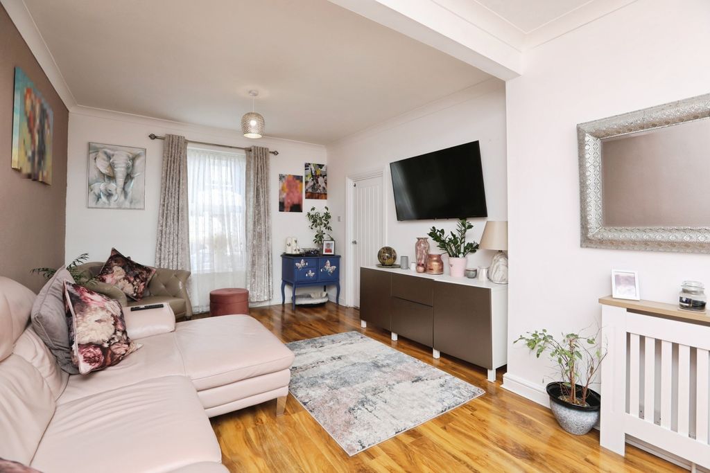 Property photo 3 of 16 Pbox-Img.Jpg