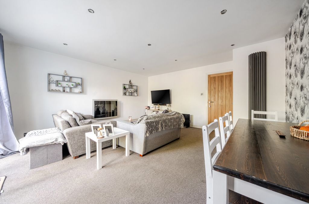 Property photo 2 of 9 1500619-22-6A71Ae...