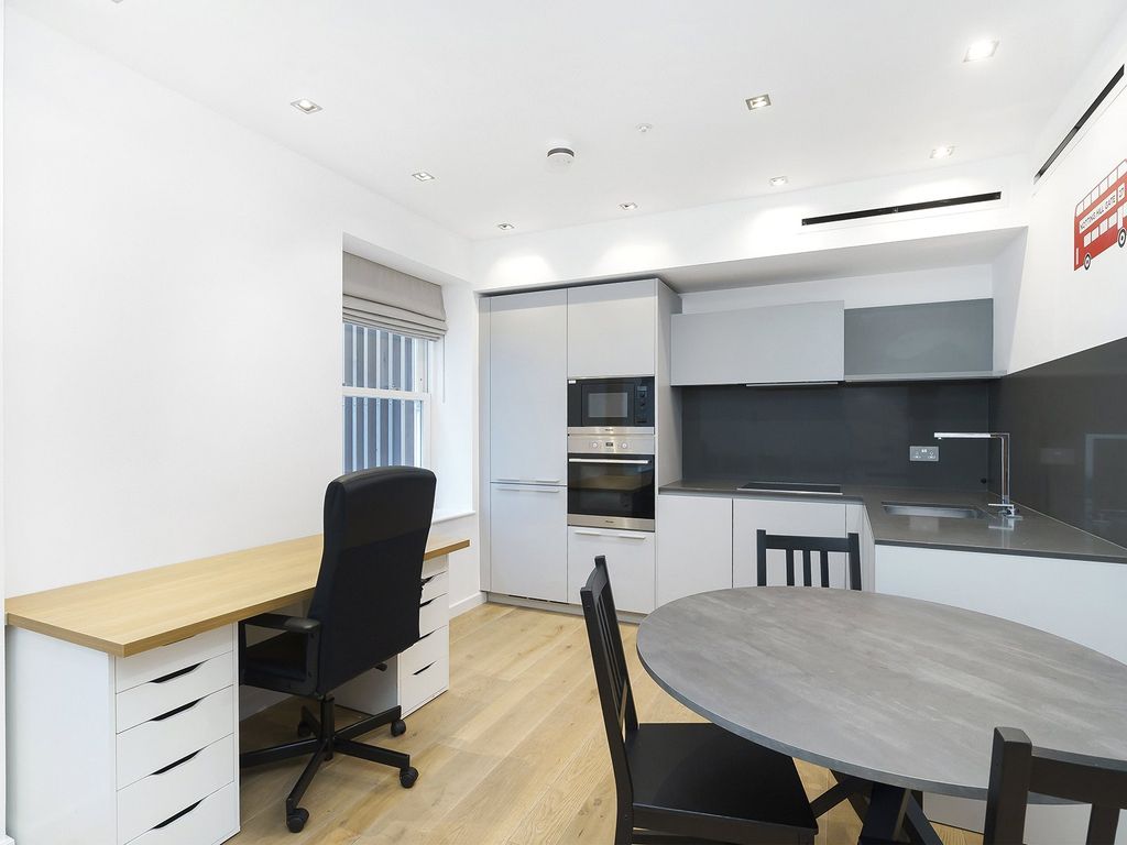 Property photo 2 of 11 Aldwych Chambers