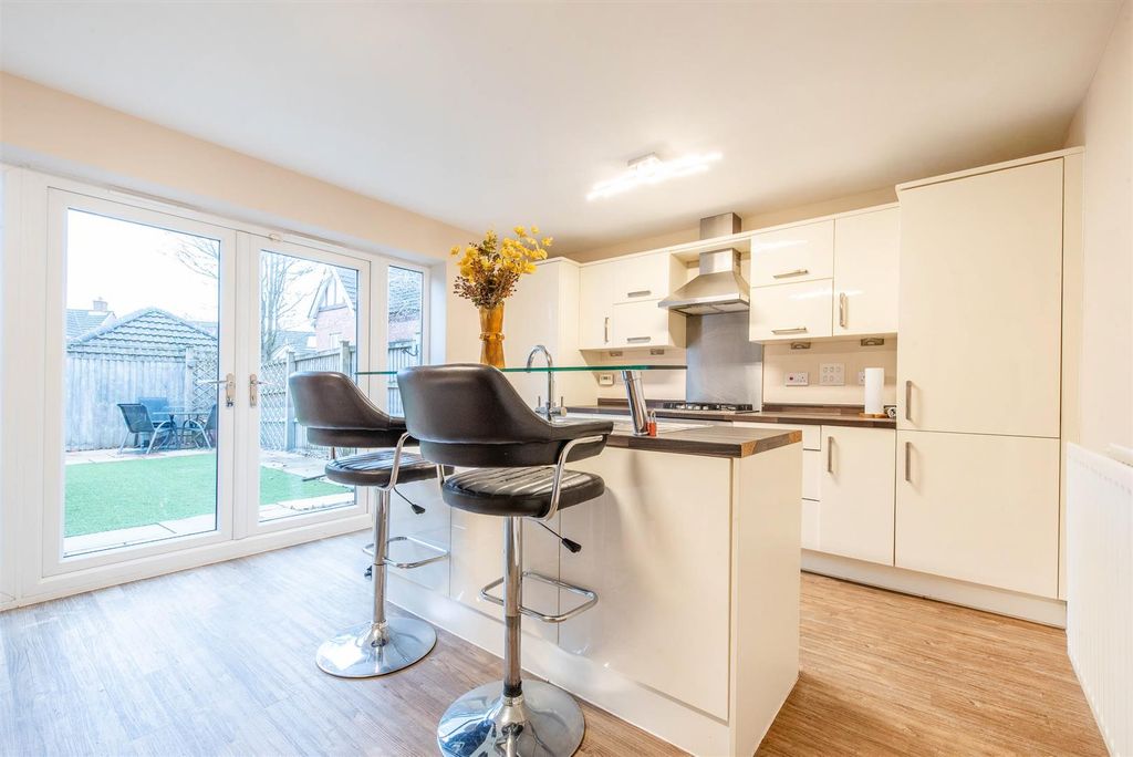 Property photo 2 of 25 Kitchen/Diner