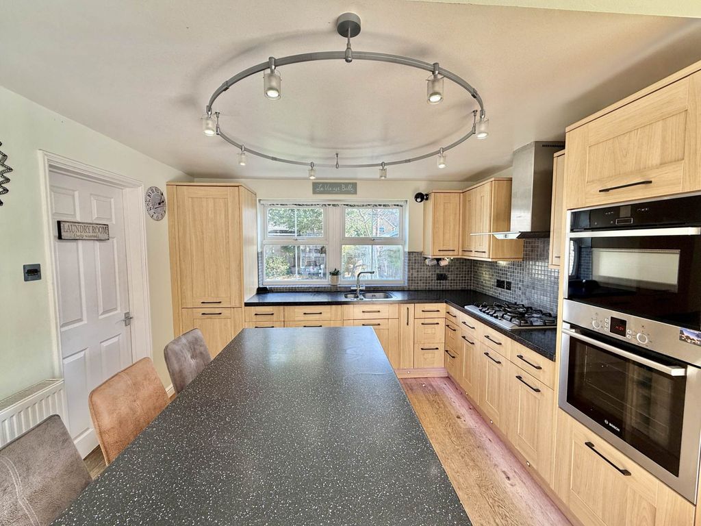4 bed detached house for salePrestwick Burn, Didcot OX11 photo 4