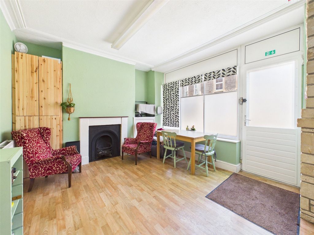 Property photo 2 of 23 Picture No. 12