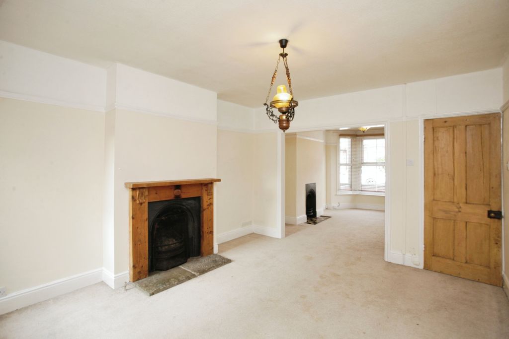 Property photo 2 of 19 Image