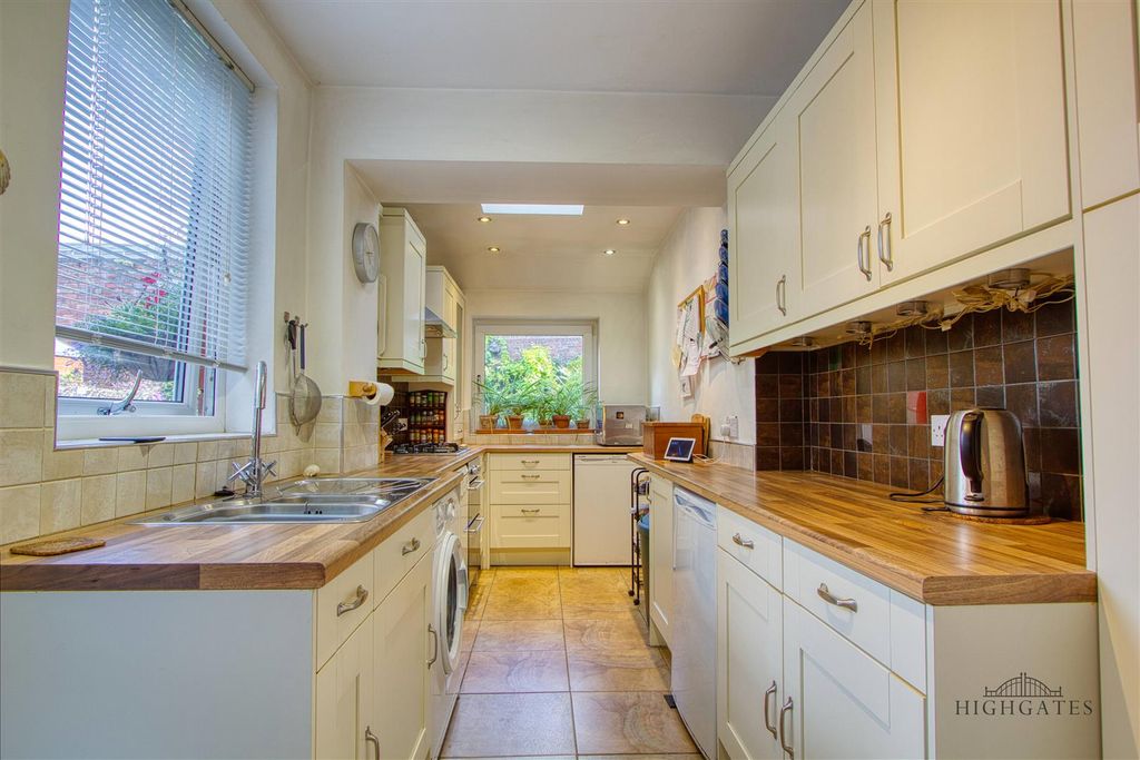 Property photo 2 of 15 Kitchen 1.Jpg