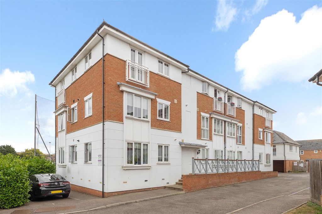 Property photo 1 of 14 Wicketts End, Whitstable