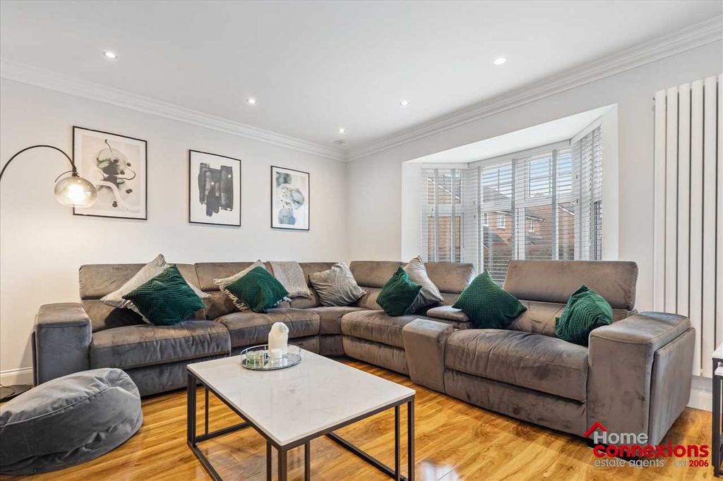 Property photo 2 of 27 Lounge (1)