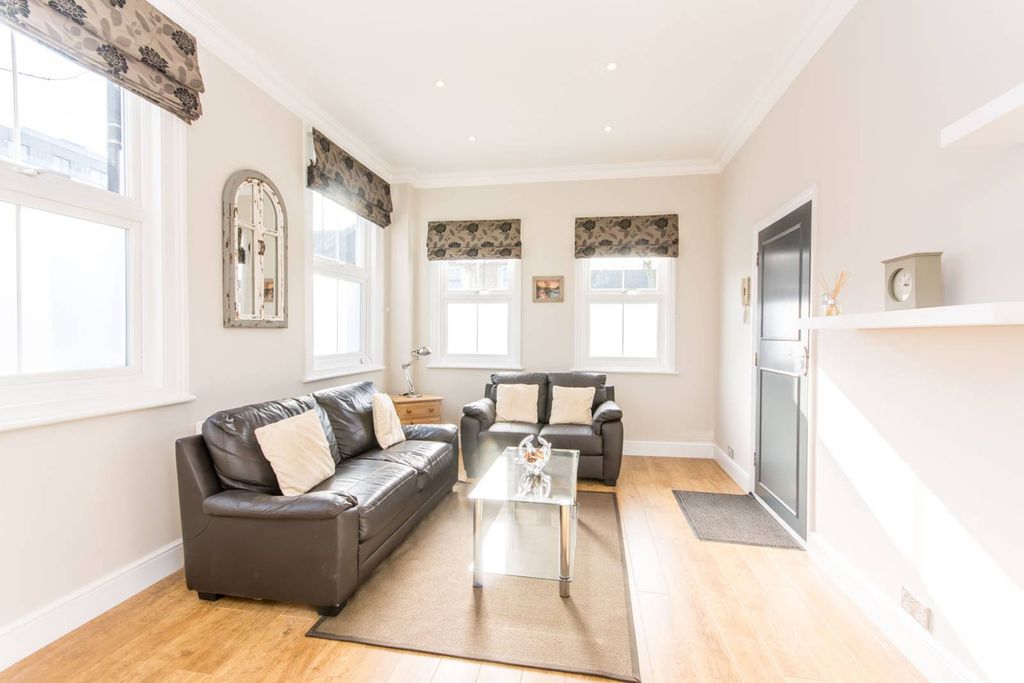 Property photo 2 of 8